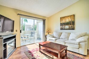 Apartment (2 Bedrooms) | Interior - Steps to Pool & Spa: Palm Desert Condo (Palm Desert)