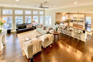 House (5 Bedrooms) | Interior - 10 Mi to New Braunfels: Waterfront Seguin Gem (Seguin)