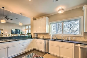 House (5 Bedrooms) | Interior - 10 Mi to New Braunfels: Waterfront Seguin Gem (Seguin)