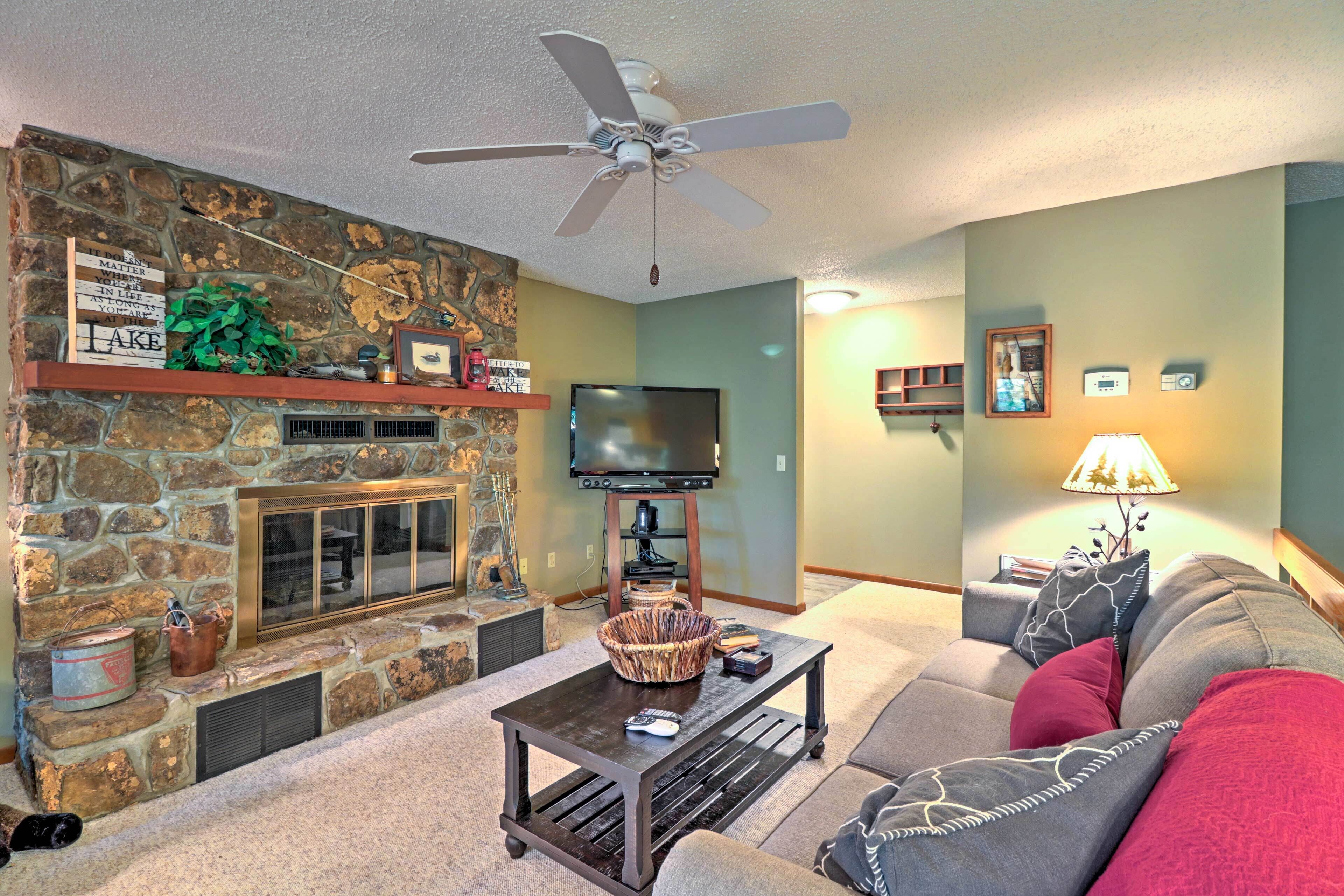 Waterfront Family Home w/ Deck, 5 Miles to Marina!