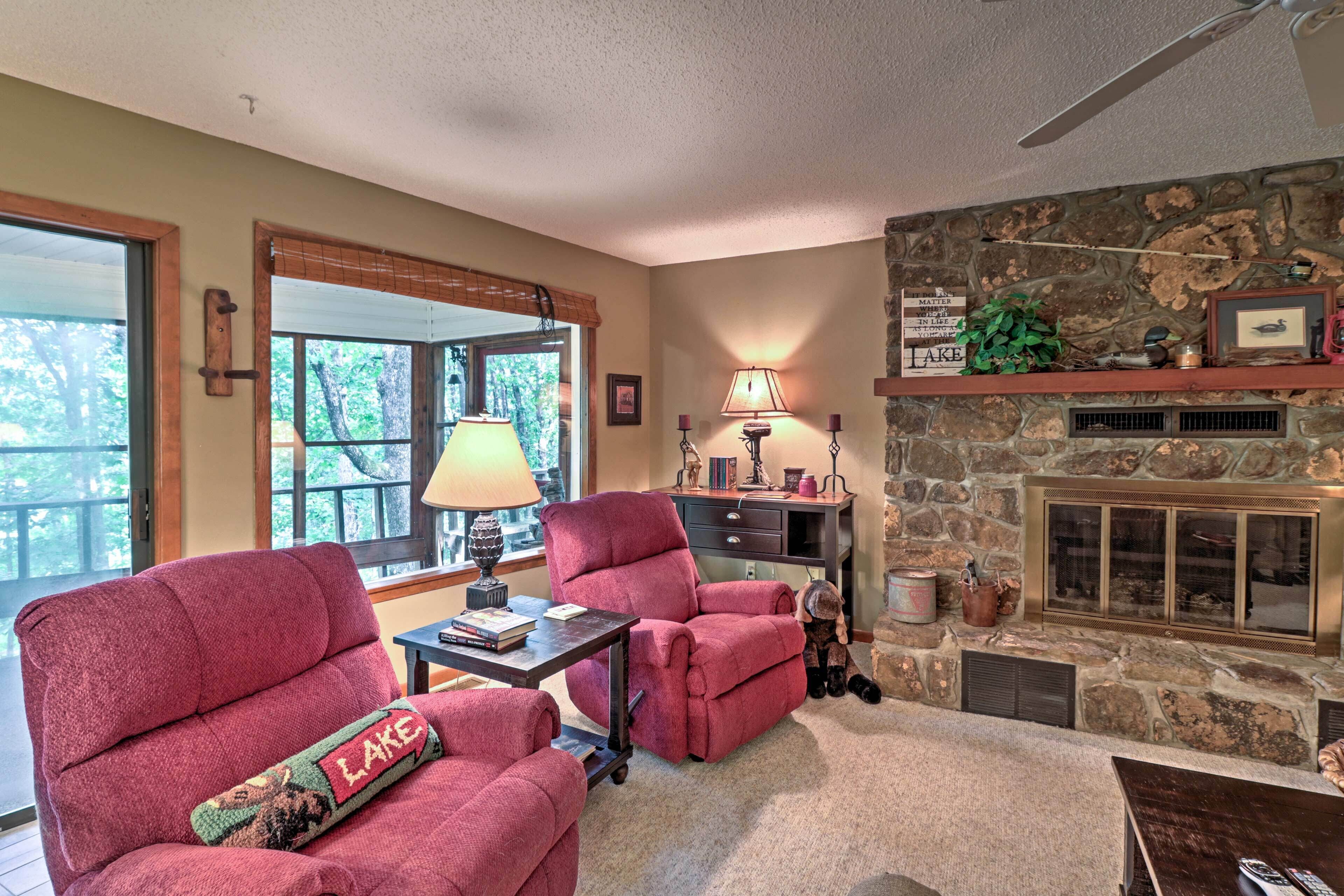 Waterfront Family Home w/ Deck, 5 Miles to Marina!