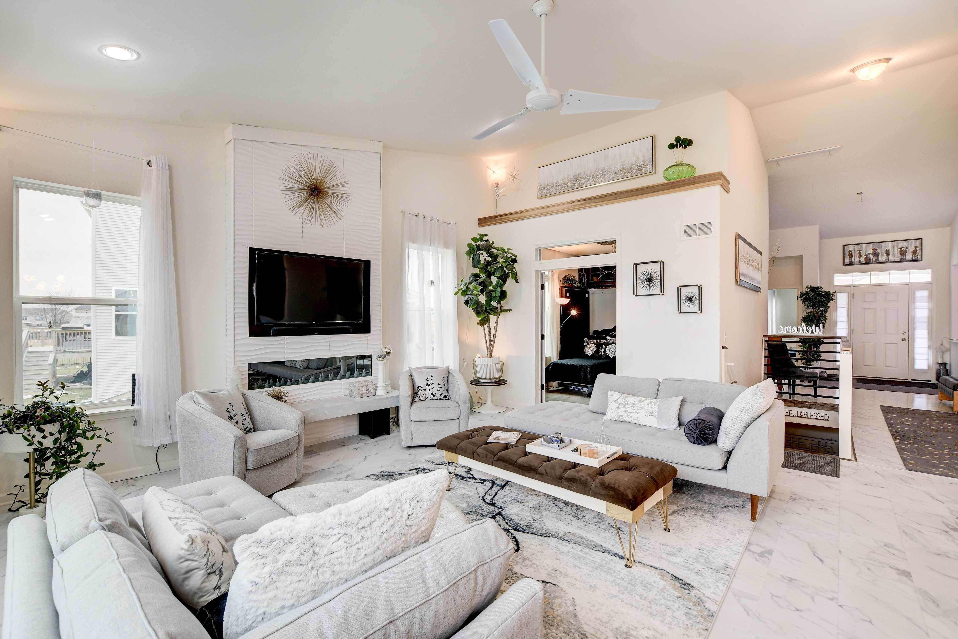 Spacious Waterfront Yorkville Getaway w/ Yard