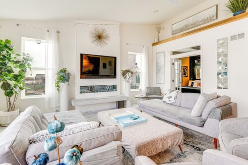 Spacious Waterfront Yorkville Getaway w/ Yard