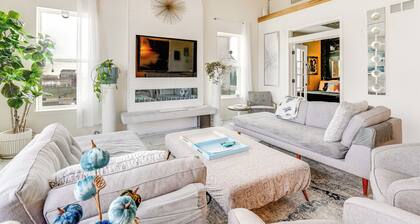 Spacious Waterfront Yorkville Getaway w/ Yard