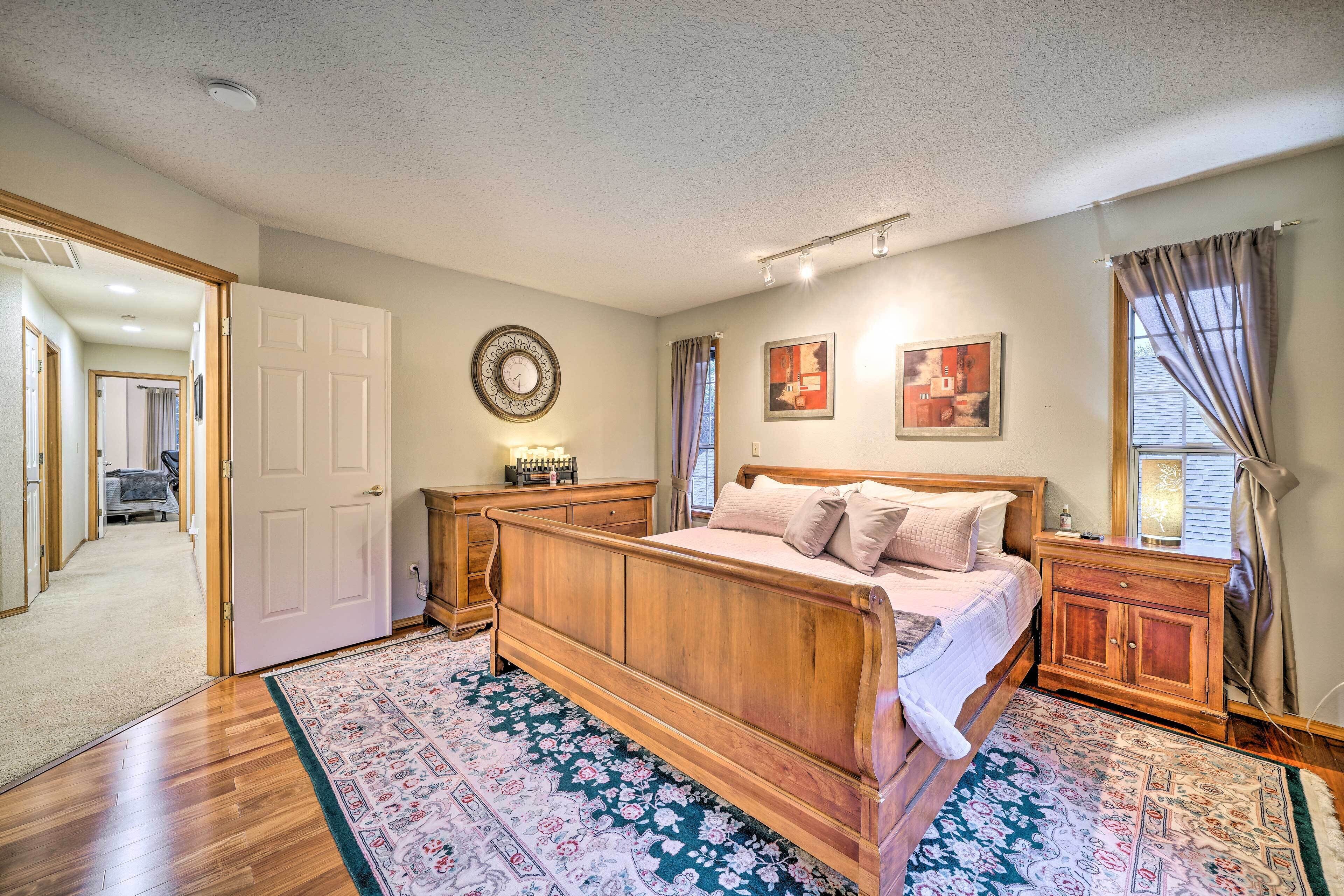 Charming Vancouver Home - Patio & Fire Pit!