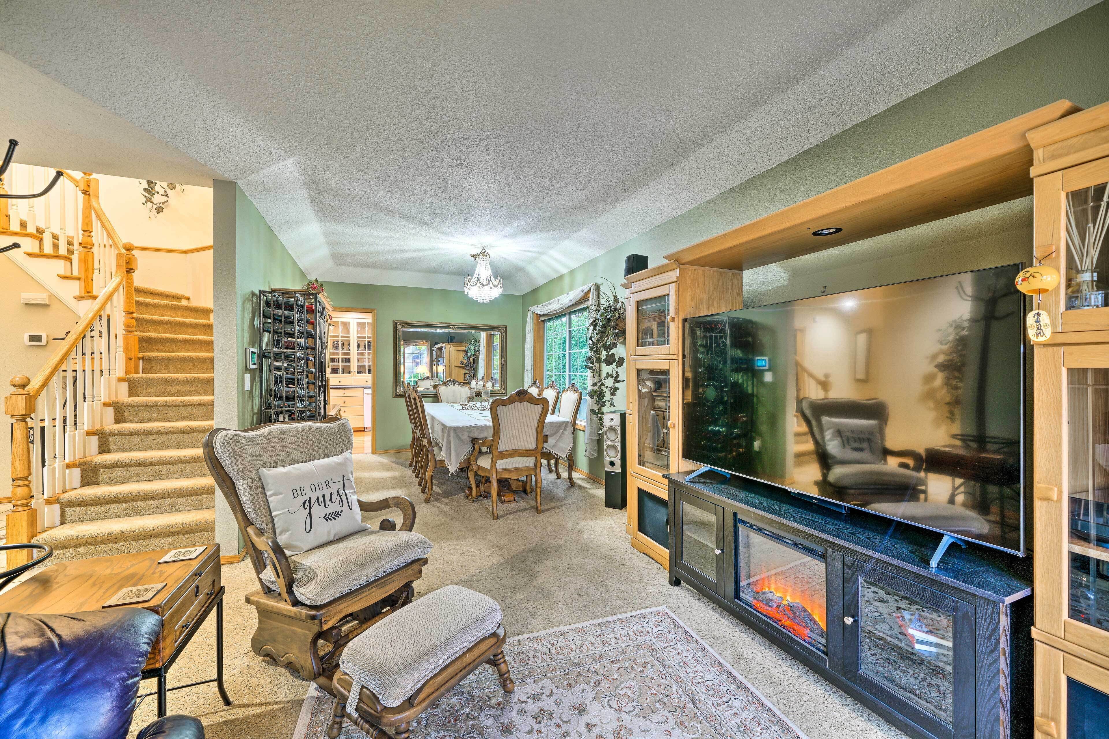 Charming Vancouver Home - Patio & Fire Pit!