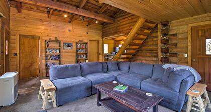 Rustic Idaho Cabin < 10 Mi to Payette Lake!