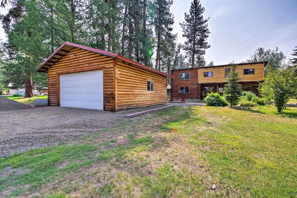 House (3 Bedrooms) | Interior - Rustic Idaho Cabin < 10 Mi to Payette Lake! (New Meadows)