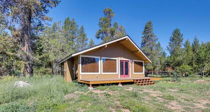 Donnelly Cabin w/ Fire Pit: 5 Mi to Boat & Ski!