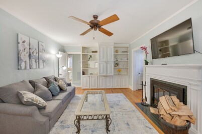 Quaint Goldsboro Home w/ Screened-in Porch!