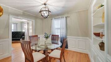 House (2 Bedrooms) | Interior