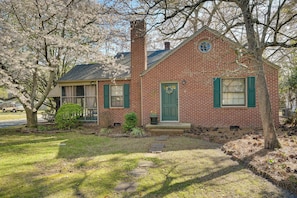 House (2 Bedrooms) | Interior - Quaint Goldsboro Home w/ Screened-in Porch! (Goldsboro)