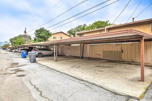 Interior - Pet-friendly Dallas Townhome w/ Outdoor Grill (Dallas)