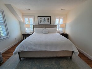 2 bedrooms, iron/ironing board, WiFi