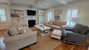 TV - Beautiful and Pristine Rental in South Chatham.. Recently Reduced! (South Chatham)