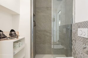Bathroom - Der Versteckte Garten mit Sauna! (Torri del Benaco)