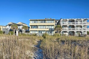 Apartment (1 Bedroom) | Interior - Oceanfront Gem w/ Deck in North Myrtle Beach (North Myrtle Beach)