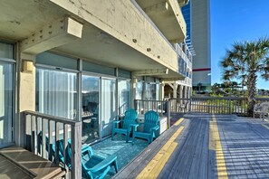 Apartment (1 Bedroom) | Front of property - Oceanfront Gem w/ Deck in North Myrtle Beach (North Myrtle Beach)