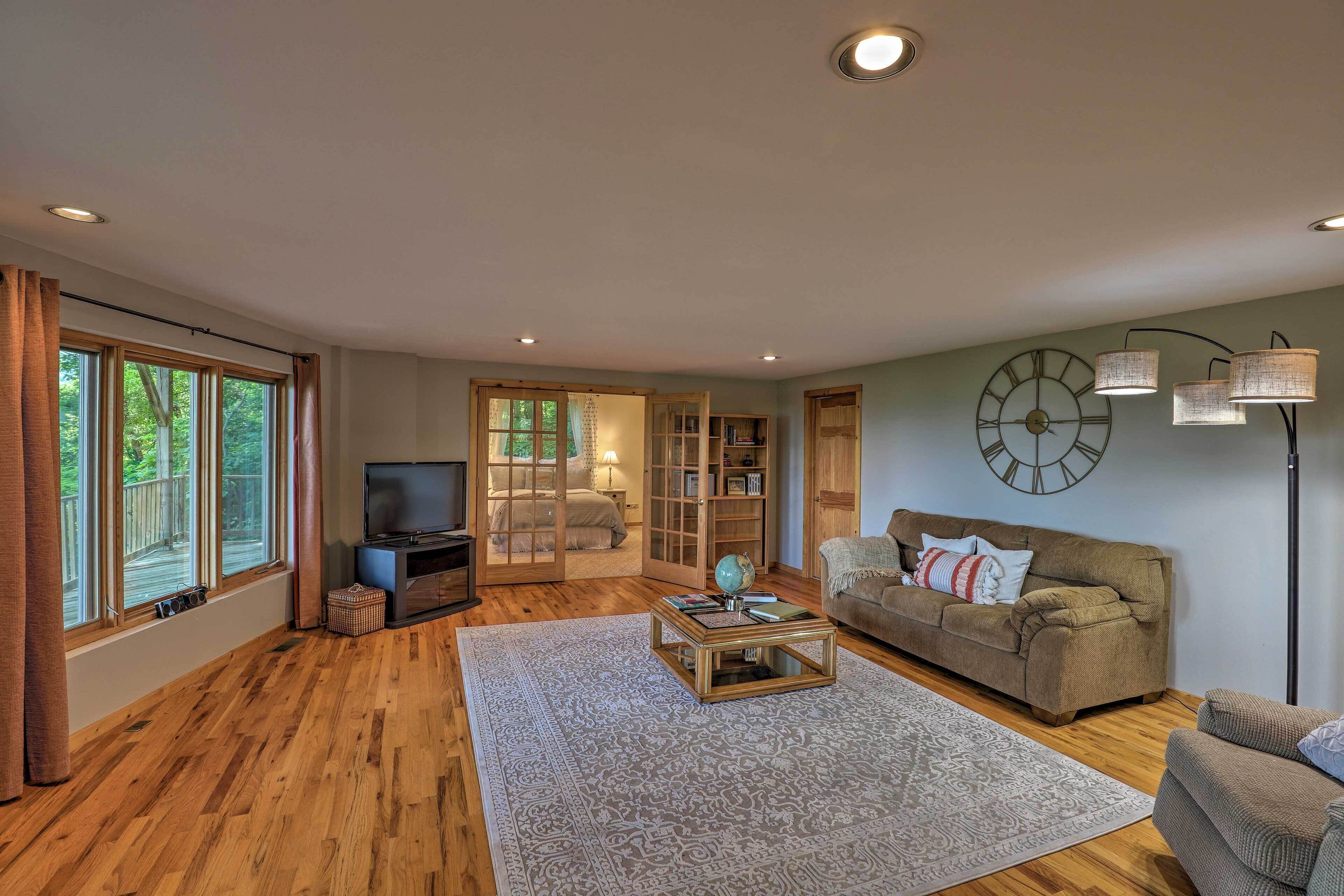 Inviting Black Mountain Gem w/ Stunning Views