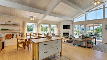 House (5 Bedrooms) | Interior