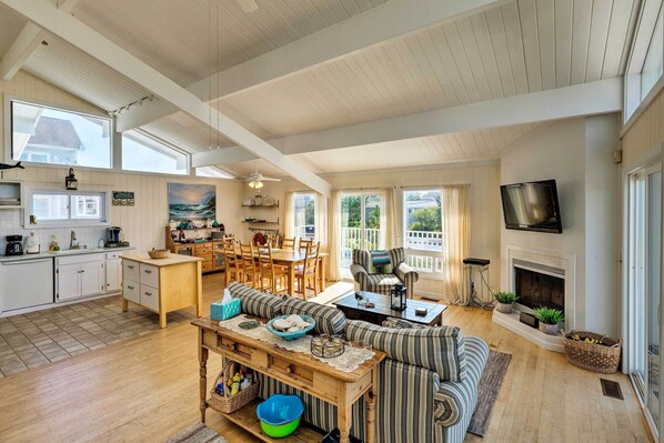 House (5 Bedrooms) | Interior