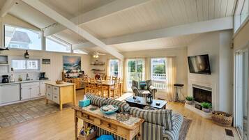 House (5 Bedrooms) | Interior