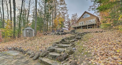 Lakefront Hawks Getaway - Fire Pit & Kayaks!