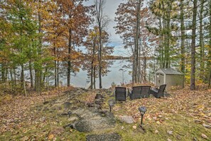 Interior - Lakefront Hawks Getaway - Fire Pit & Kayaks! (Hawks)