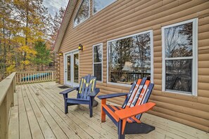 House (3 Bedrooms) | Interior - Lakefront Hawks Getaway - Fire Pit & Kayaks! (Hawks)