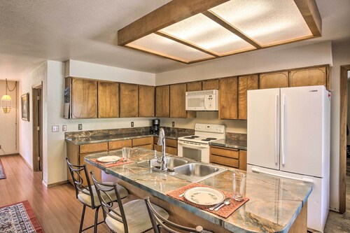 Sunny Home w/ Patio < 10 Mi to Lake Coeur D'alene
