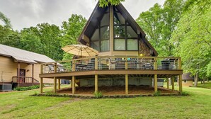 A wooden cabin with a balcony and a covered patio area. - Cozy Dover Home w/ Boat Dock, Fire Pit & Deck! (Dover)