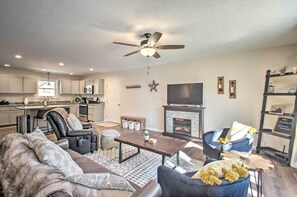 TV, fireplace, books - Stunning New Market Home w/ Mtn Views & Hot Tub! (Edinburg)