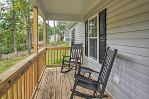 Terrace/patio - Stunning New Market Home w/ Mtn Views & Hot Tub! (Edinburg)