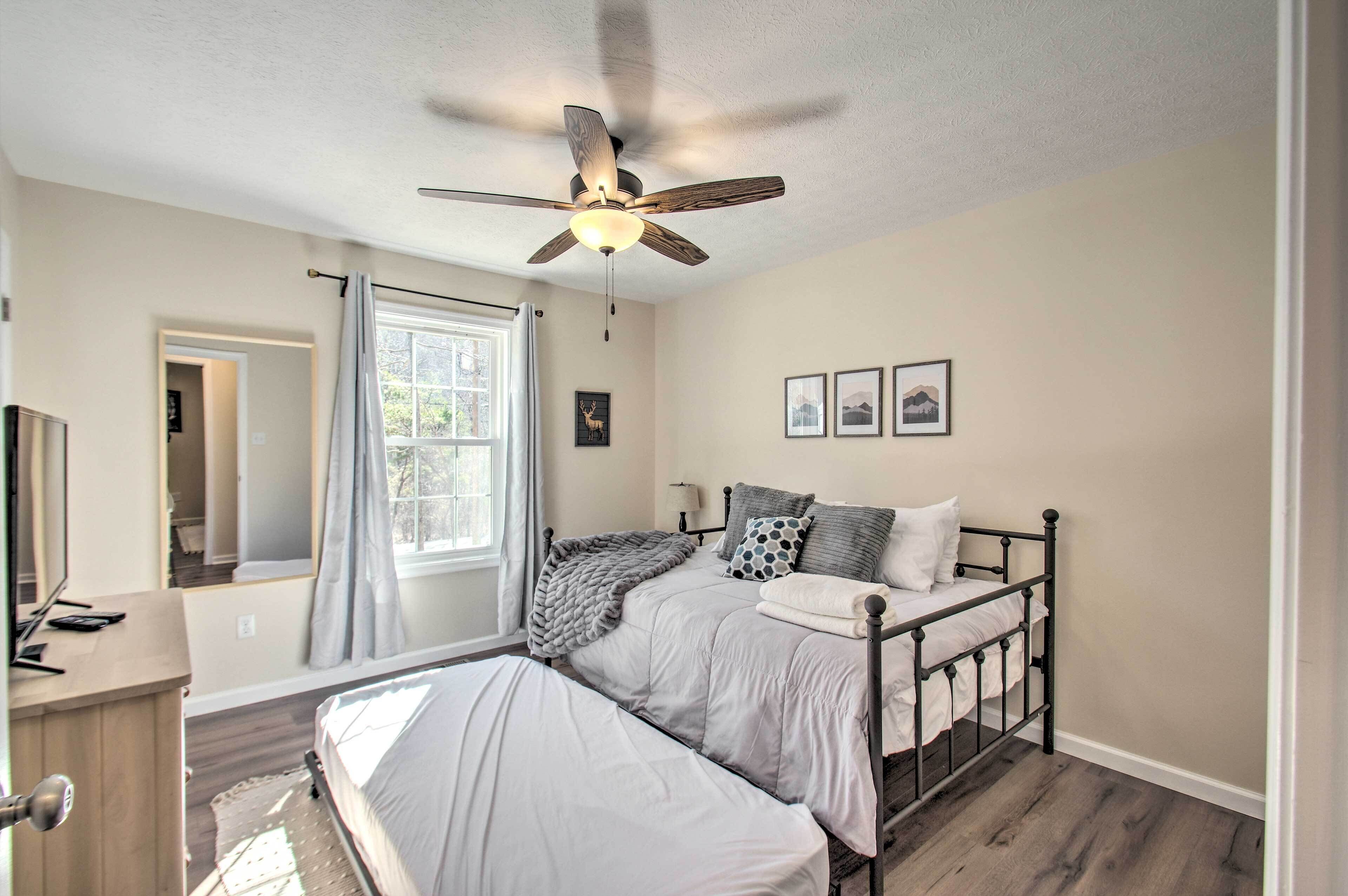 Rumah (3 Bedrooms) | 3 kamar tidur, tempat tidur bayi gratis, dan seprai linen