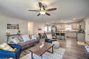 TV, fireplace, books - Stunning New Market Home w/ Mtn Views & Hot Tub! (Edinburg)