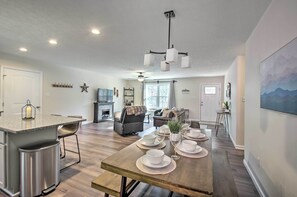 Interior - Stunning New Market Home w/ Mtn Views & Hot Tub! (Edinburg)