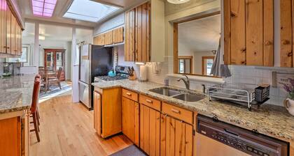 5 Mi to Dtwn Denver: Peaceful Lakewood Home!