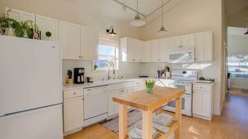 Cottage (2 Bedrooms) | Interior