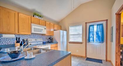 'the Brewer Guesthouse' Tiny Home w/ Patio & Yard!