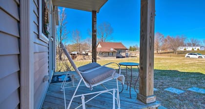 'the Brewer Guesthouse' Tiny Home w/ Patio & Yard!