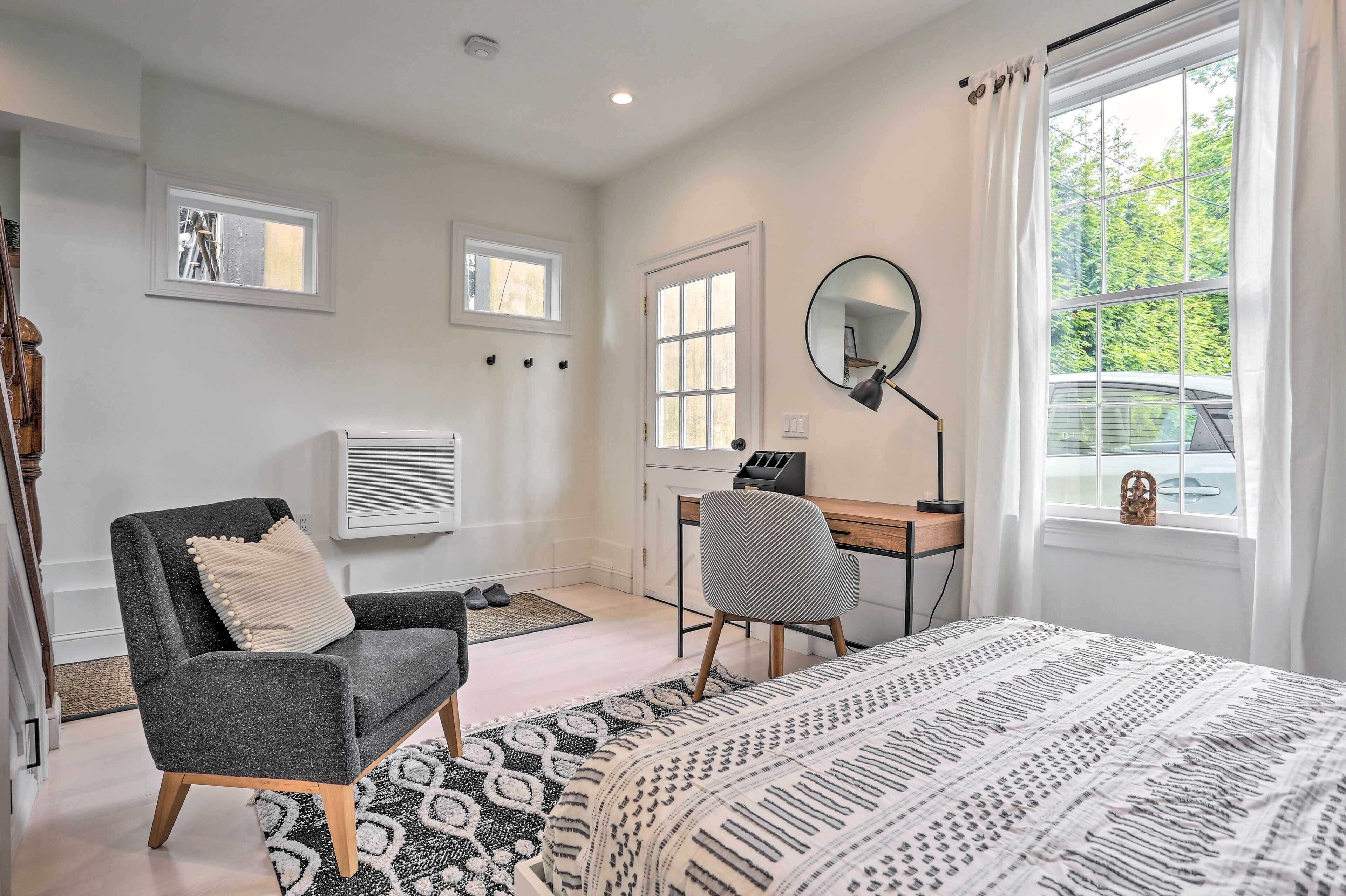 Renovated Glen Ridge Studio - WFH Friendly!