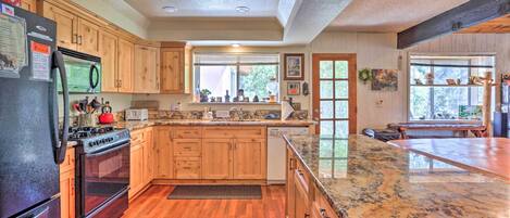 House (4 Bedrooms) | Interior