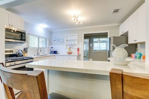 House (3 Bedrooms) | Interior - Charming Gulfport Home ~ 2 Mi to Marina (Gulfport)