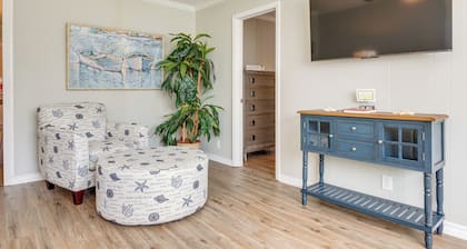 Charming Gulfport Home ~ 2 Mi to Marina