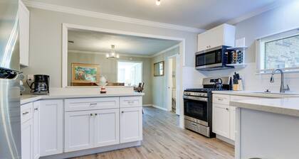 Charming Gulfport Home ~ 2 Mi to Marina
