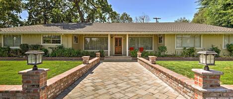 House (3 Bedrooms) | Front of property