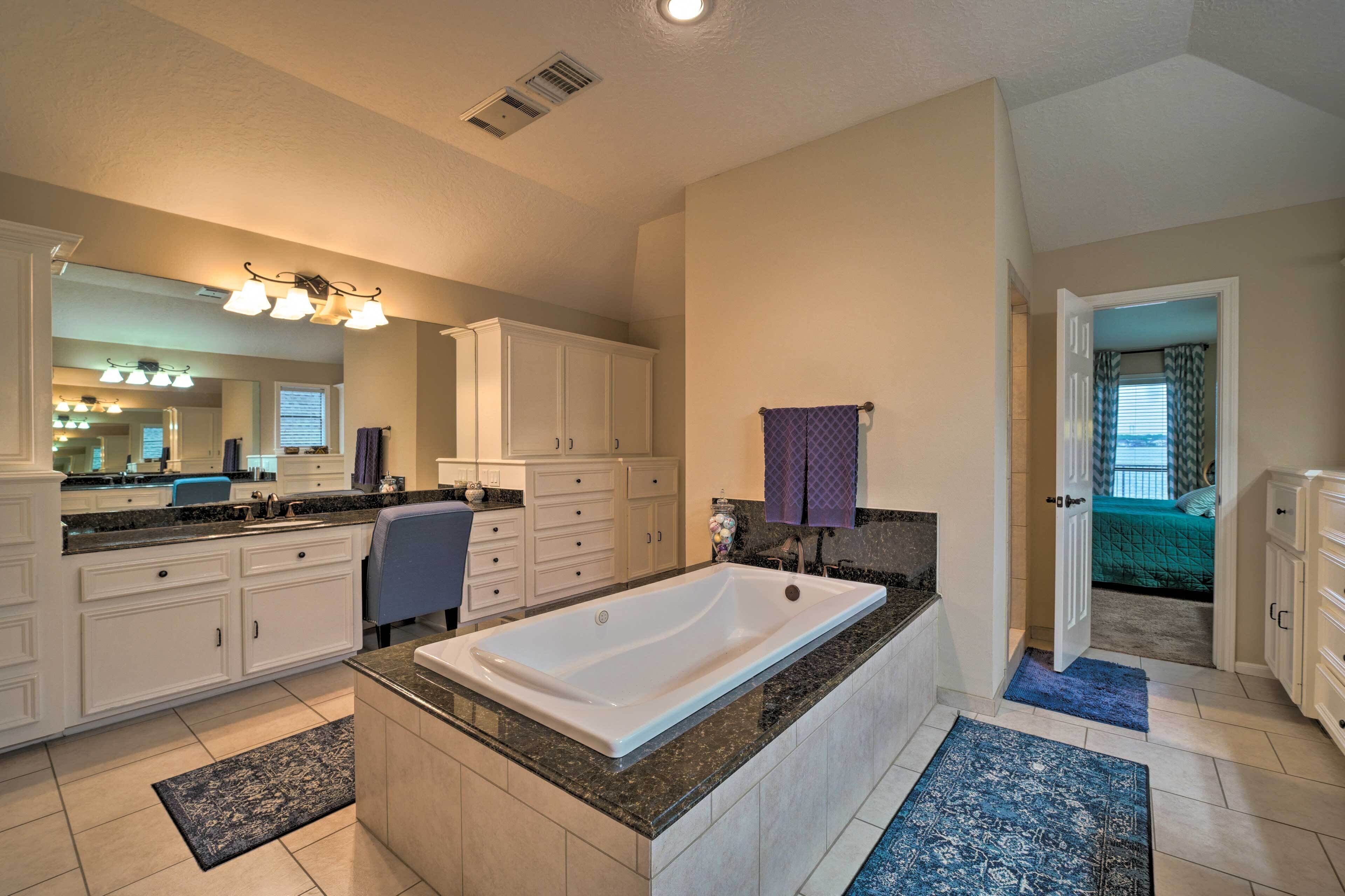 Lavish Lakefront House w/ Pool Table & Patio!