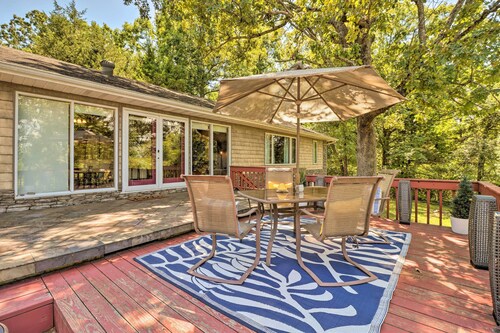 Norfolk Lake Getaway: The Kingfisher w/ Deck