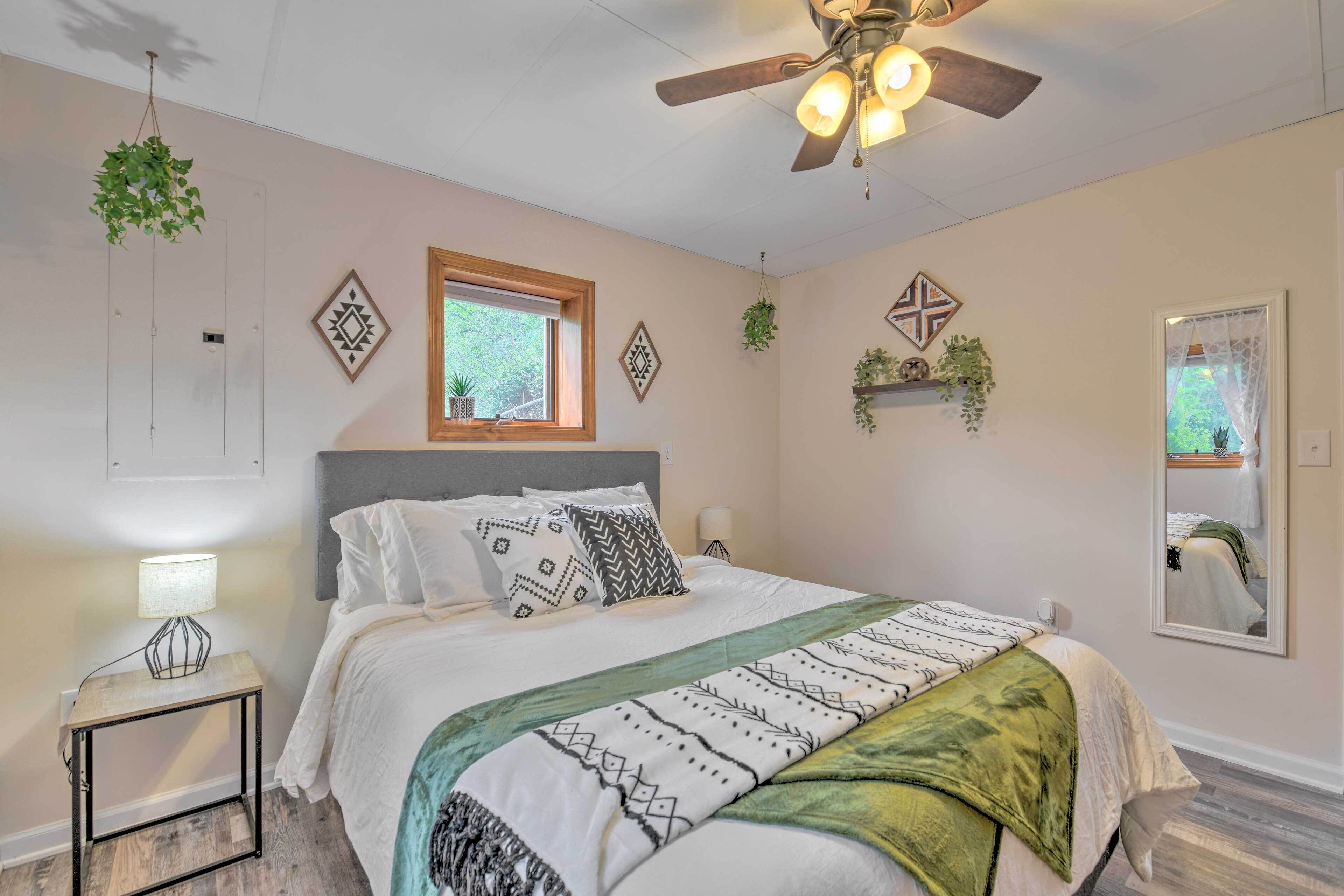 Pet-friendly Waynesville Home w/ Mountain Views!