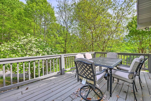 House (2 Bedrooms) | Interior - Pet-friendly Waynesville Home w/ Mountain Views! (Waynesville)